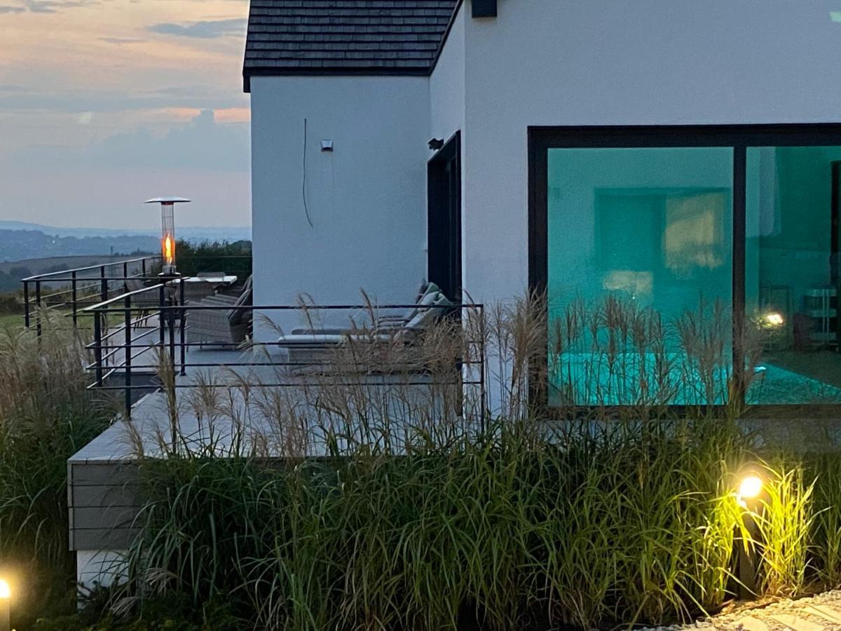 Villa Relax With Swimming Pool And Mountain View Bukow Eksteriør bilde